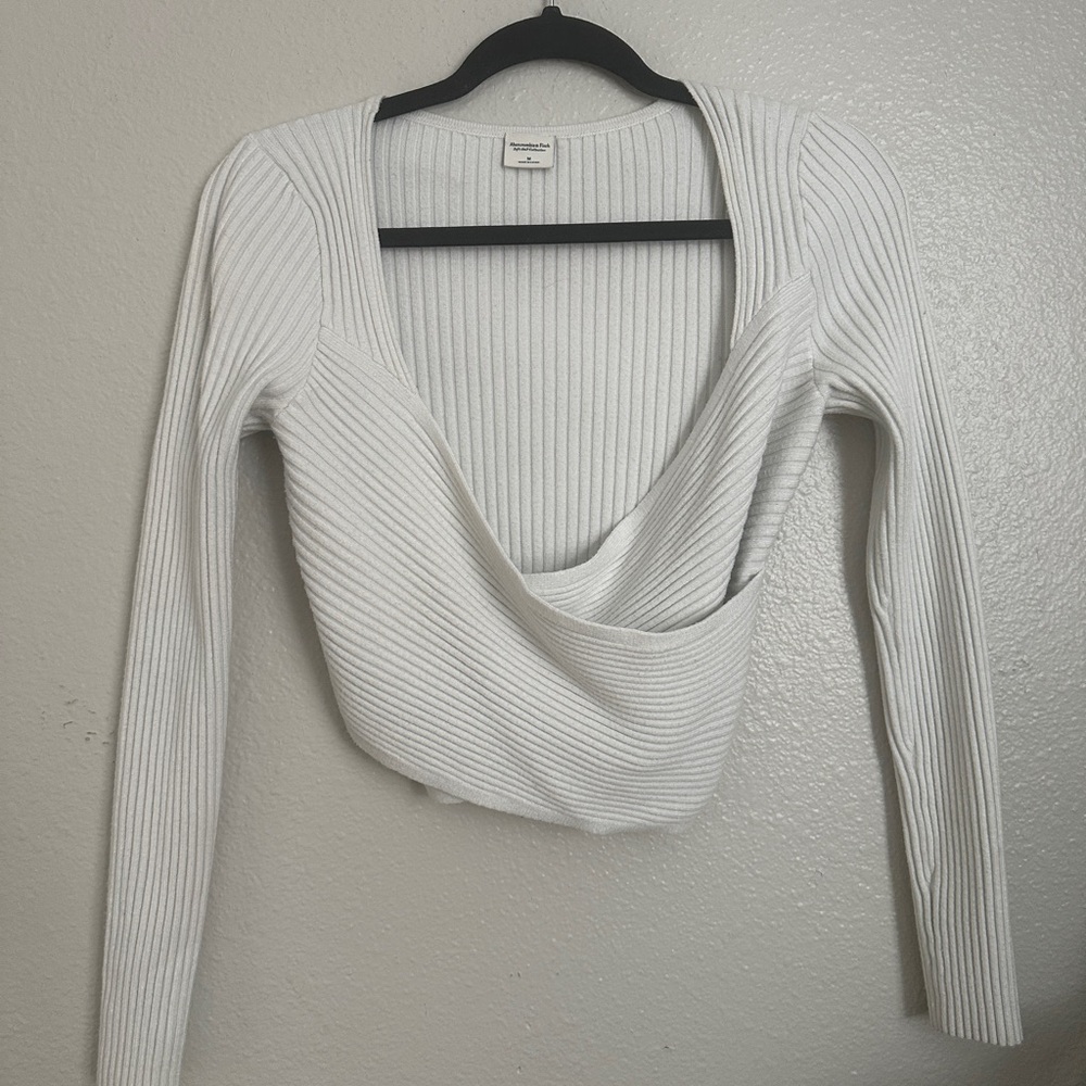 Abercrombie and Fitch cream long sleeve crossover crop top ribbed size medium
